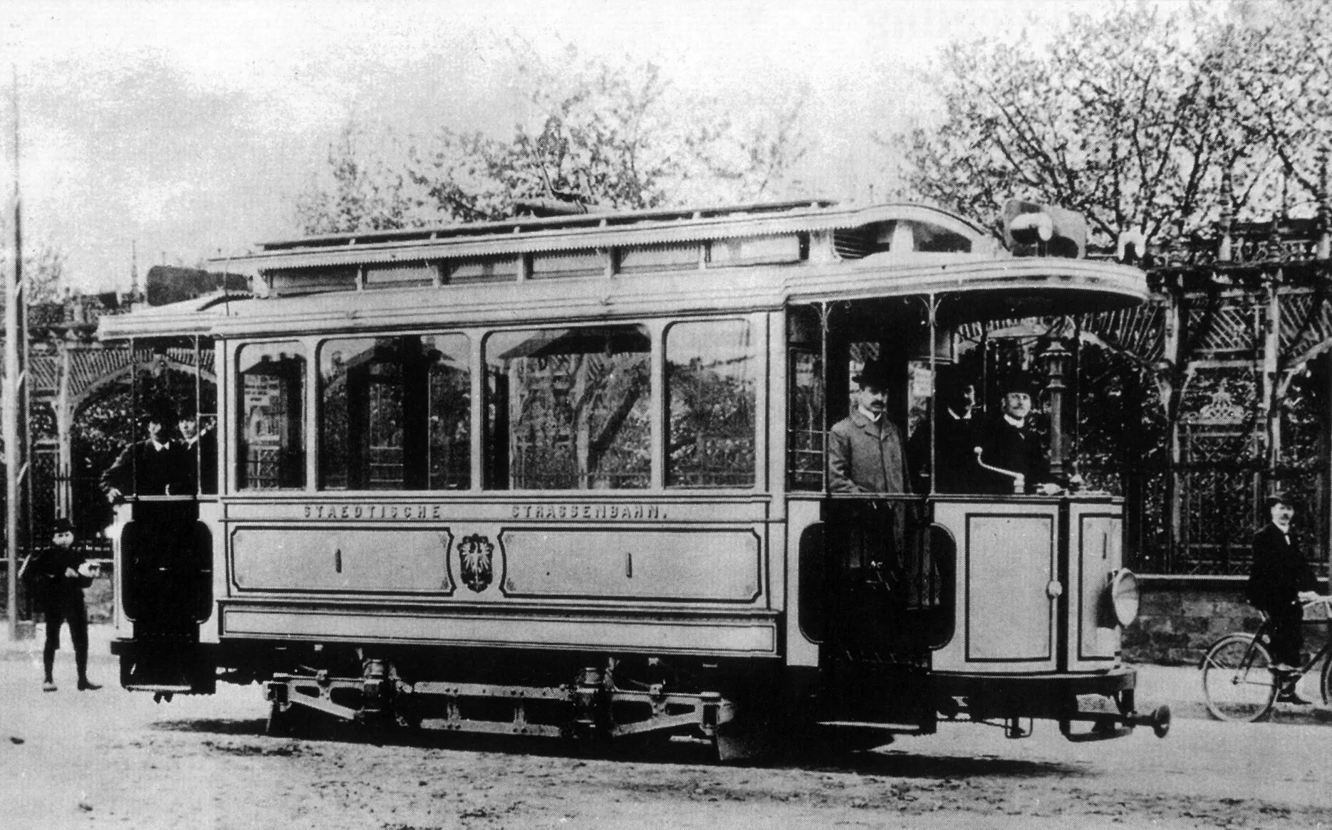 Трамвай первые 25. Трамваи в Германии в 1900 году. Первый трамвай в Москве. Трамвай 1900г французские. Первая Трамвайная линия 1899 в Москве.