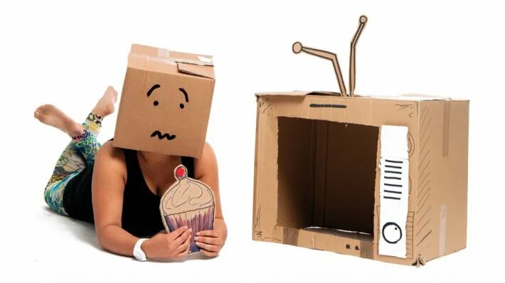 Телевизор из картона. Картонный телевизор. Телевизор из коробки. Телевизор из картона для детского сада.
