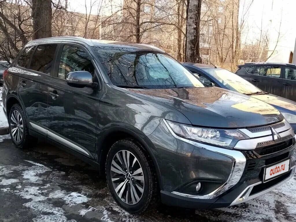 Mitsubishi outlander 2013 серебристый. 5 cvt. Outlander 3 рестайлинг. Аутлендер 3 2022 серый. 4wd cvt.
