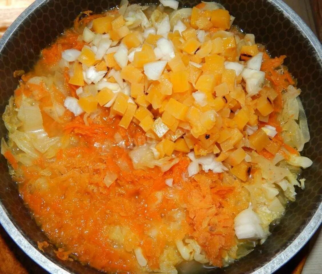 Салат из тыквы с яблоком и морковью. Блюда из сырой тыквы. Квашеная тыква. Капуста тушеная с морковью. Тыква с капустой.