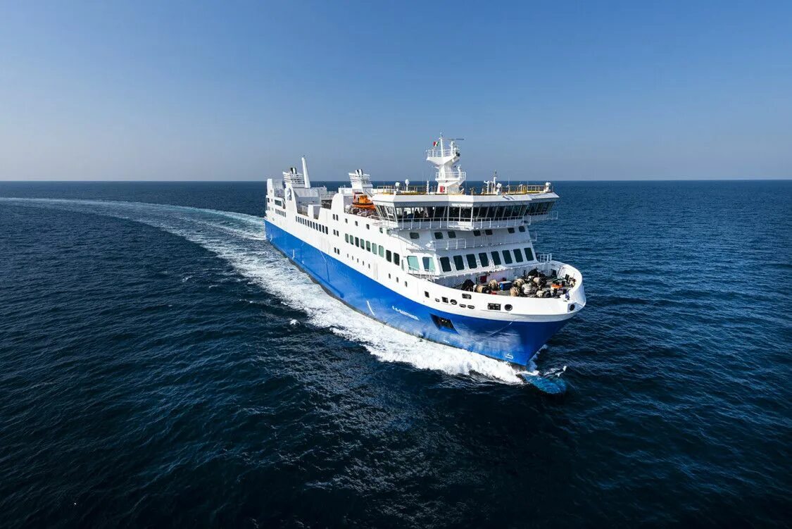Картинки парома. Ferry паром. Морской паром. Пассажирские морские паромы. Пассажирское судно Ferry.