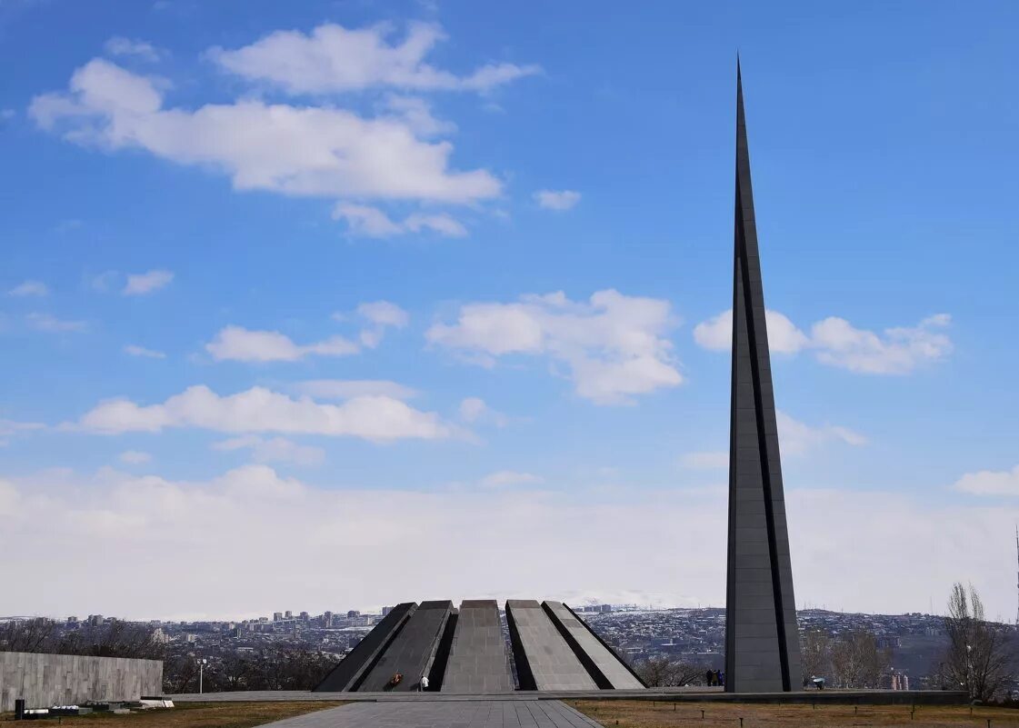 Мемориальный комплекс цицернакаберд в ереване. Парк цицернакаберд ереван. Мемориальный комплекс цицернакаберд в ереване. Цицернакаберд в ереване. Мемориальный комплекс цицернакаберд и музей геноцида в ереване.