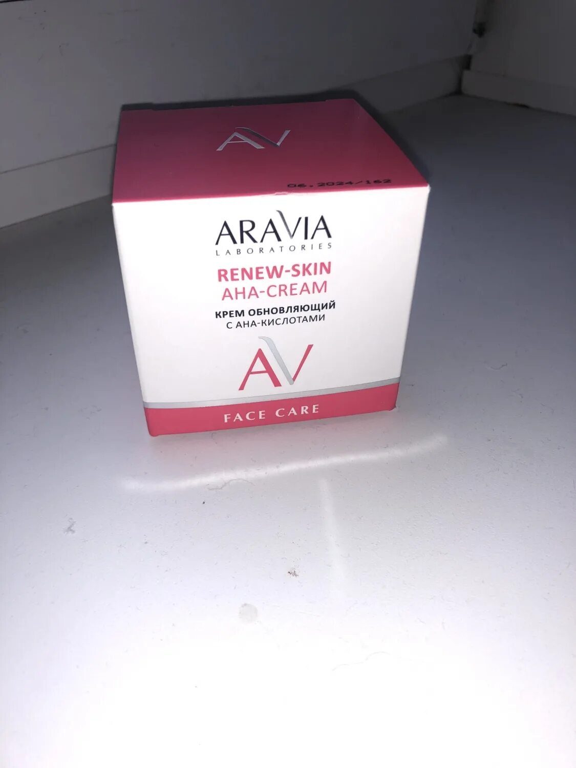 Крем аравия для лица 50. Крем от Аравия Aha крем Renew Skin. Аравия крем для лица обновляющий с ана-кислотами. Ана кислоты в косметике. Aravia Aha Skin Repair.