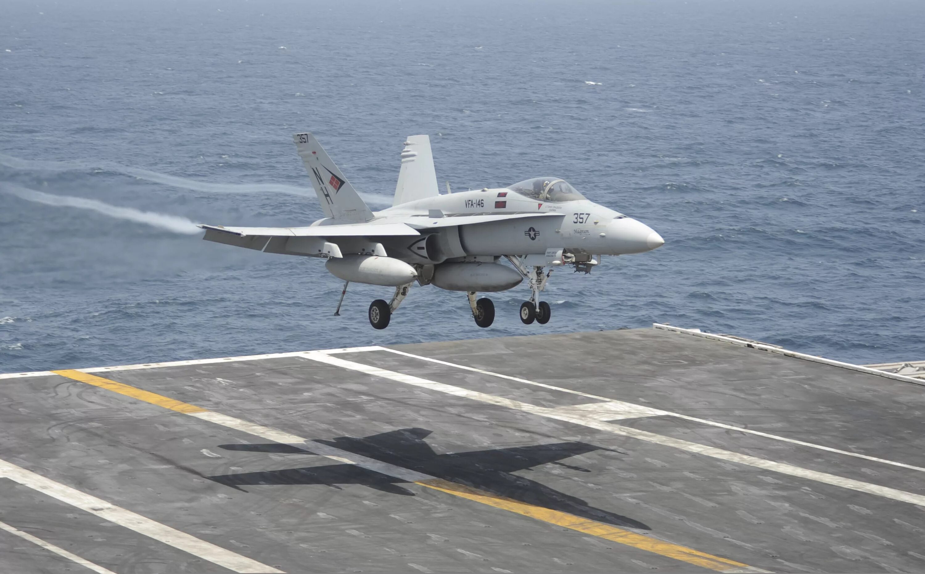 Миг 29к взлет с авианосца. Авианосец адмирал кузнецов с самолетами. Хорнет самолет авианосец. Кузнецов авианесущий крейсер. F 35 на авианосце.