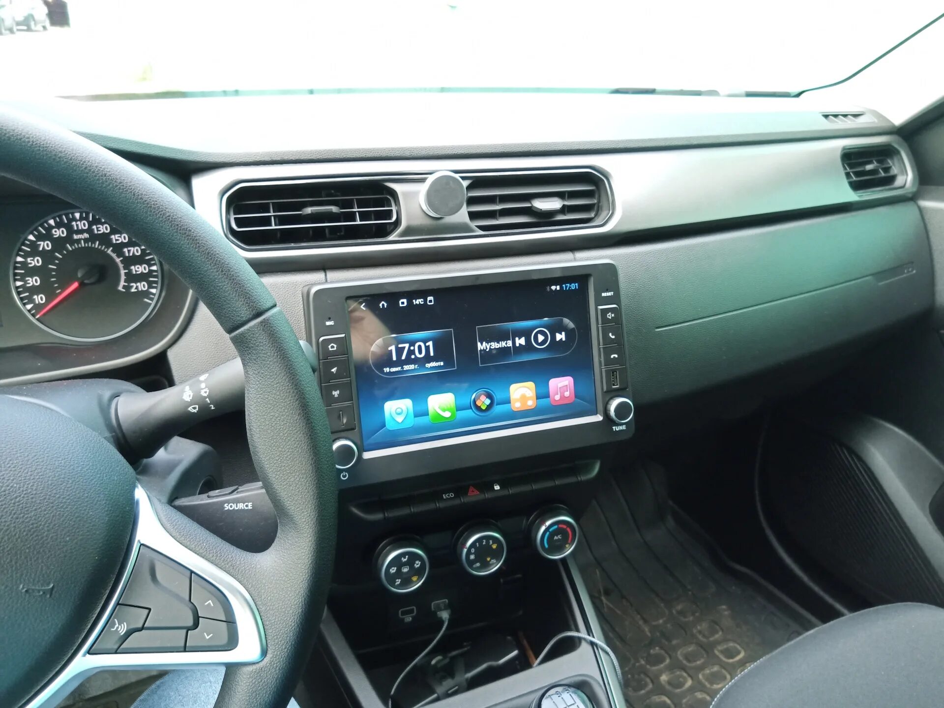 Часы и температура активированы - Renault Arkana, 1,6 л, 2019 года электроника D