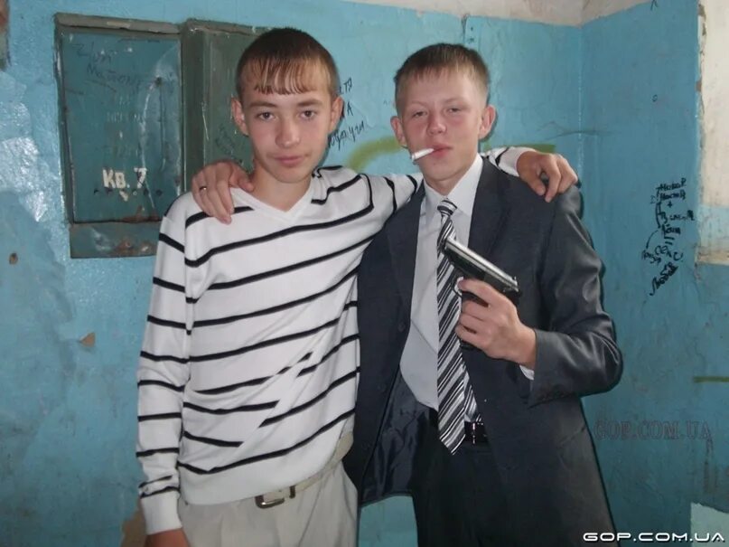 Парень и девушка играют в приставку. Фоточки для пацанчиокв. Парень офник. Я с пацанами играл. Парень спорт.