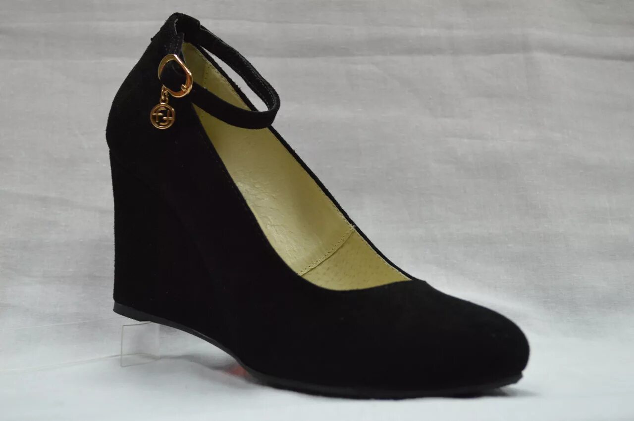 замшевые туфли на танкетке. туфли аскалини бежевые замшевые на танкетке. туфли витаччи замша на танкетке. туфли замшевые на танкетке jackson. туфли pierre cardin женские замшевые черные на танкетке.