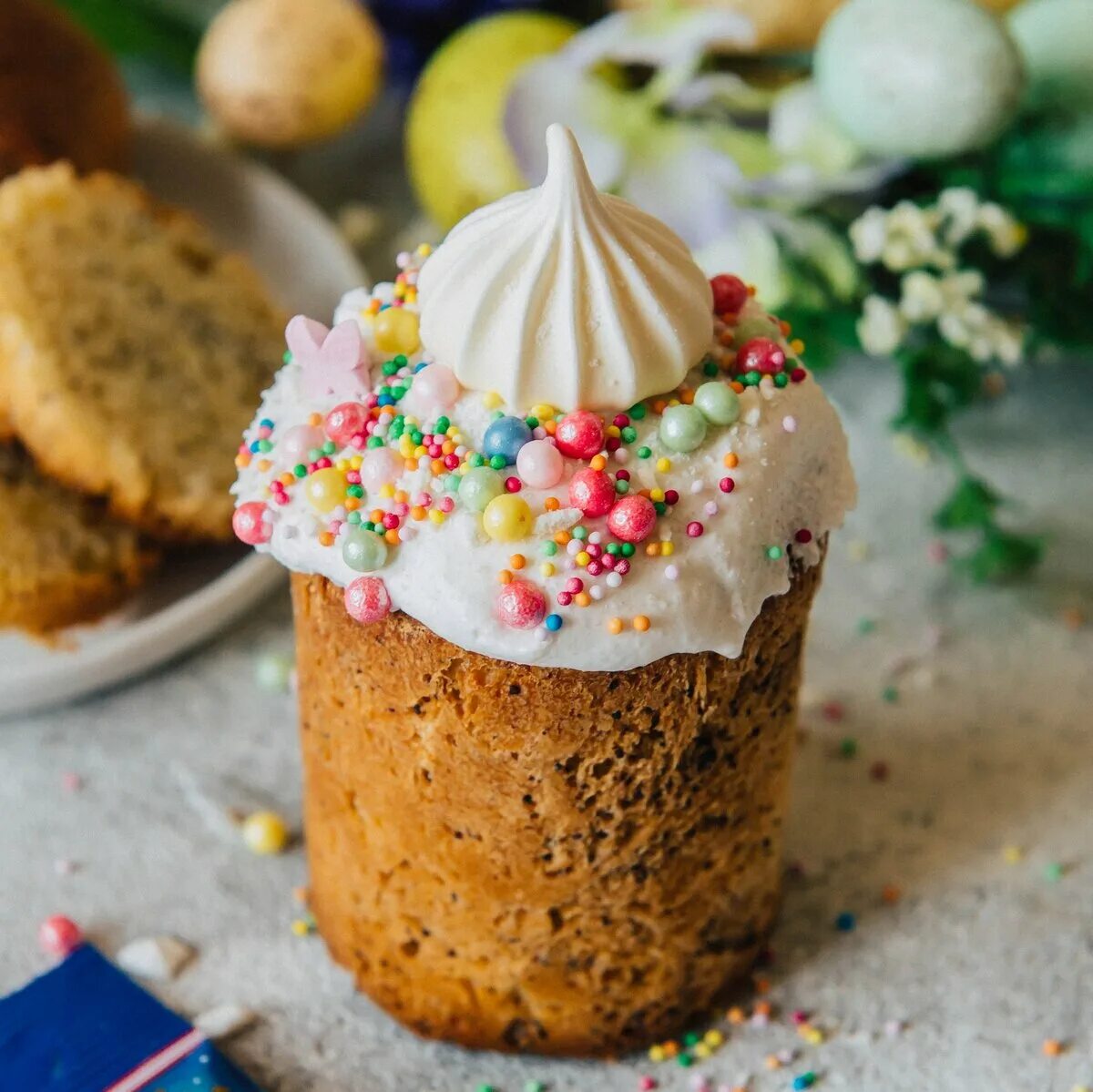 Украшение пасхальных куличей. Декор куличей. Куличи на пасху. Необычное украшение куличей. Украшение пасхальных куличей.