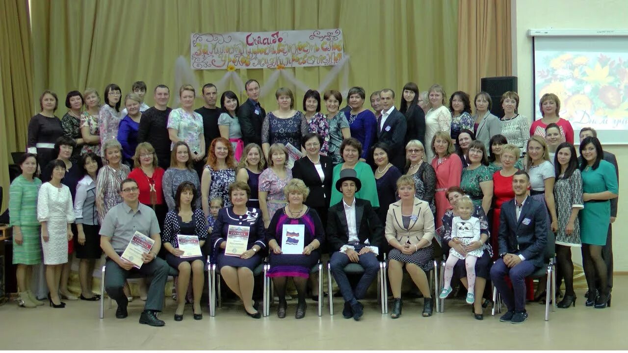 Учителя тринадцатой школы. Школа 12 ноябрьск. 13 школа учителя английского. Windsor школа английского. 10 школа нижневартовск.