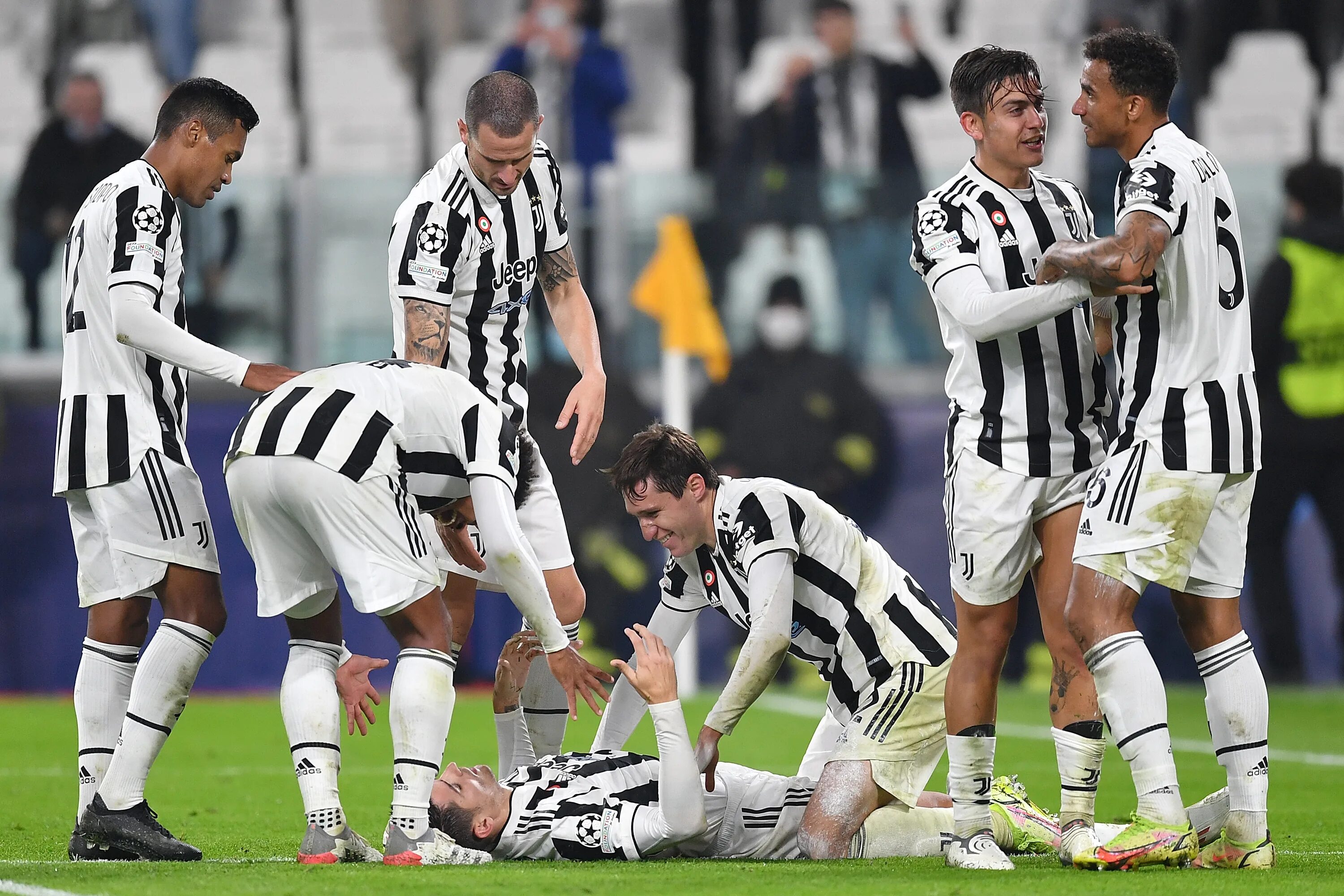 Ювентус матчи 2018. Ювентус чемпион. виера времен ювентус. juventus vs benfica champions league uzbek tilida 2025.