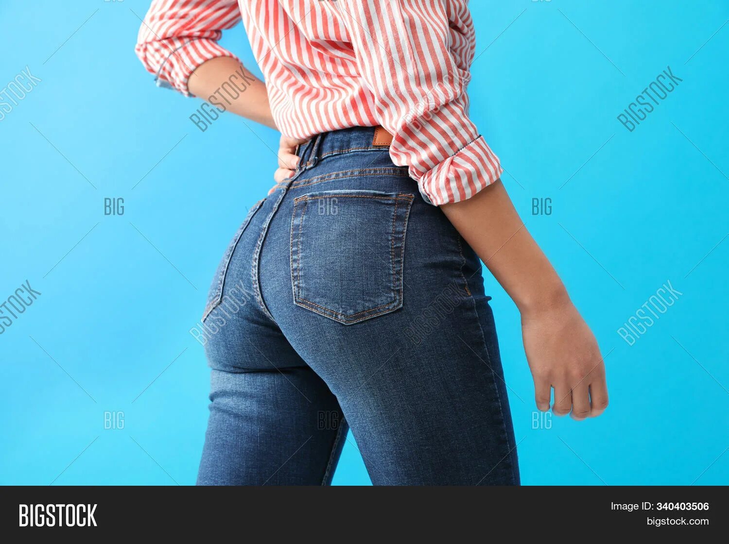 Даниэль нев джинс. Девушка в джинсах. Swinging blue jeans дискография. My jeans is blue. My jeans is blue.
