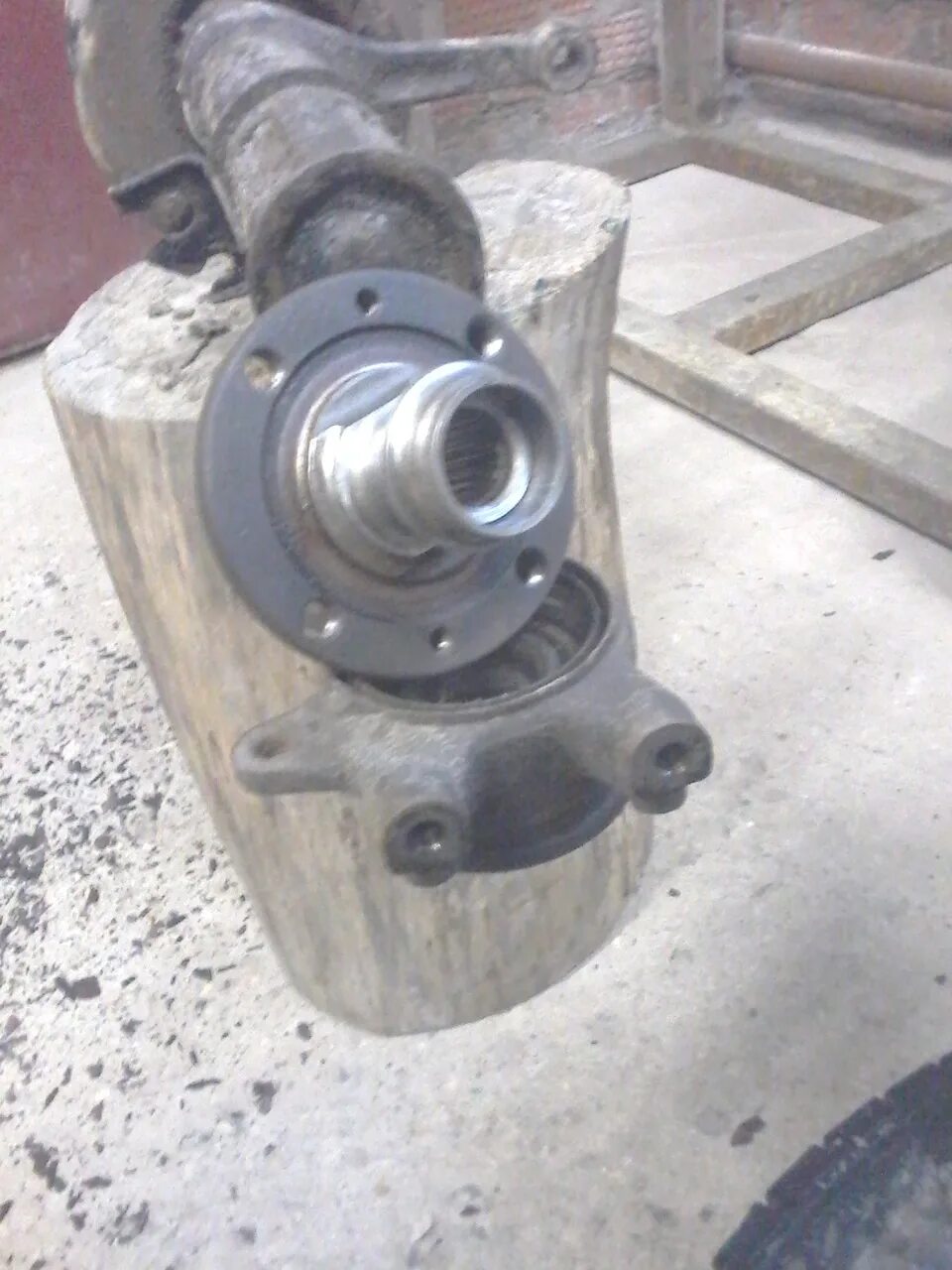 Болт крепления задней ступицы гранта. Болт крепления задней ступицы гранта. Замена передней ступицы гранта. Замена передней ступицы гранта. Замена передней ступицы гранта.