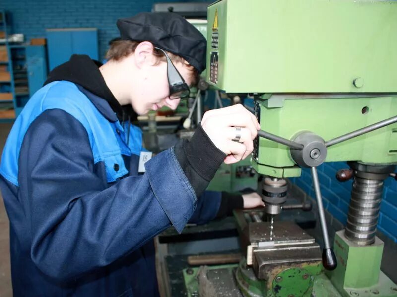 Выполняемые работы слесаря механосборочных. Слесаря мср мср. слесарь. слесарь механосборочных. слесаря мехоно сборчных работ.