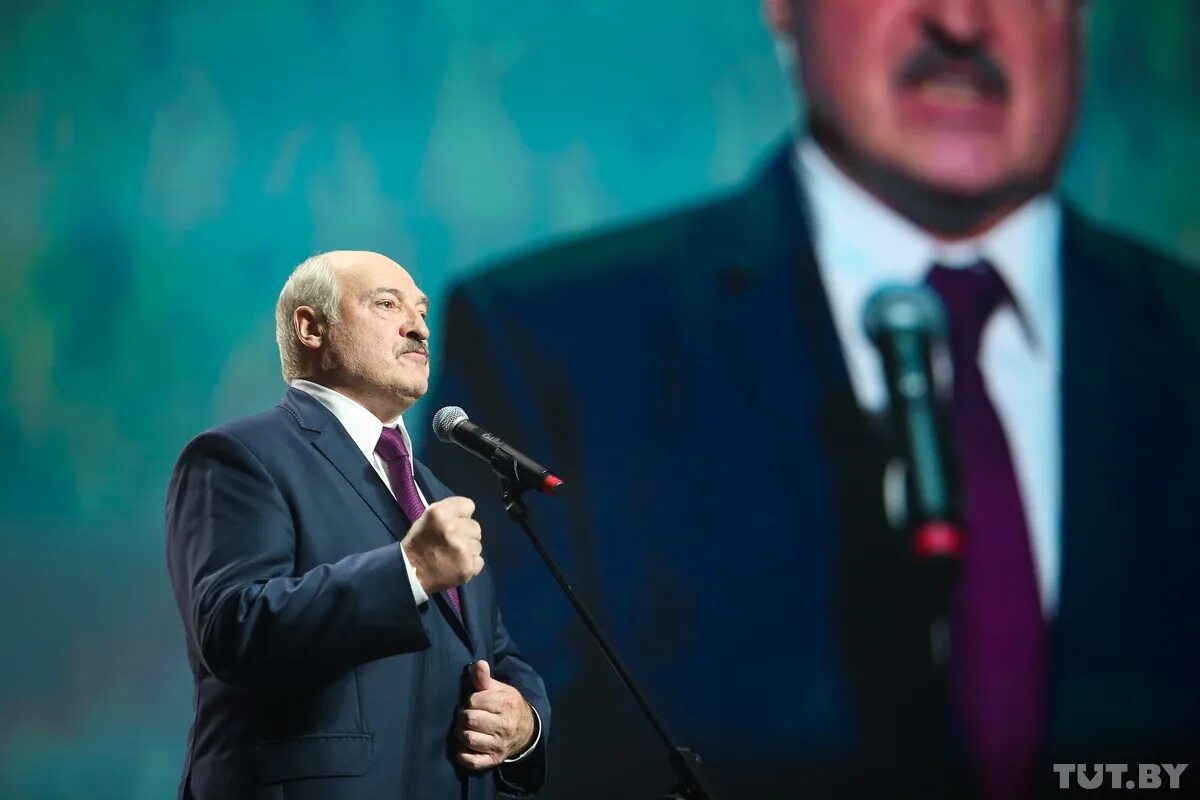 Выступление л. Лукашенко выступает. выступление лукашенко. выступление лукашенко сегодня прямой эфир. лукашенко боится.