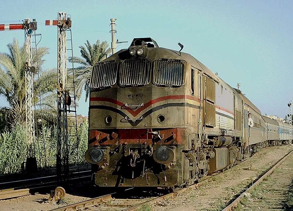 Железные дороги 3 класс. Железная дорога Египта. Поезда в Египте. ЖД дороги Египта. Локомотивы Египта.