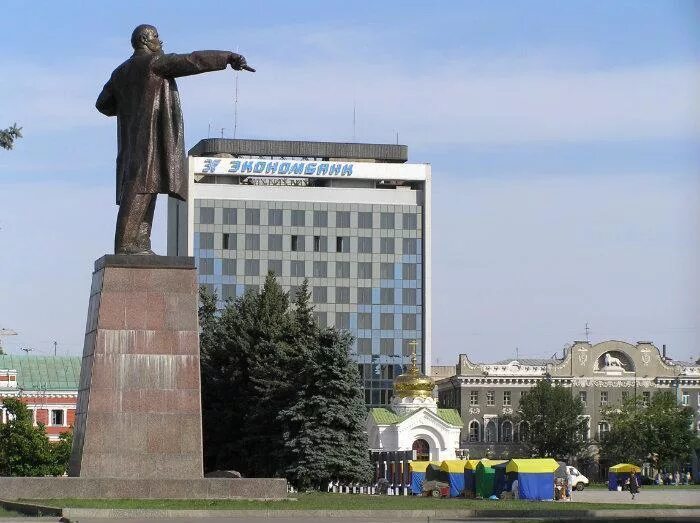 Экономбанк саратов сегодня. Экономбанк Саратов Театральная площадь. Экономбанк. Экономбанк Саратов вклады.