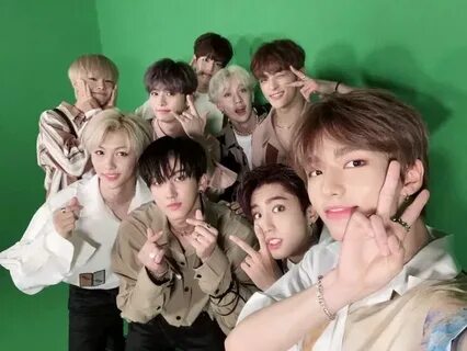 Stray kids falling up english текст