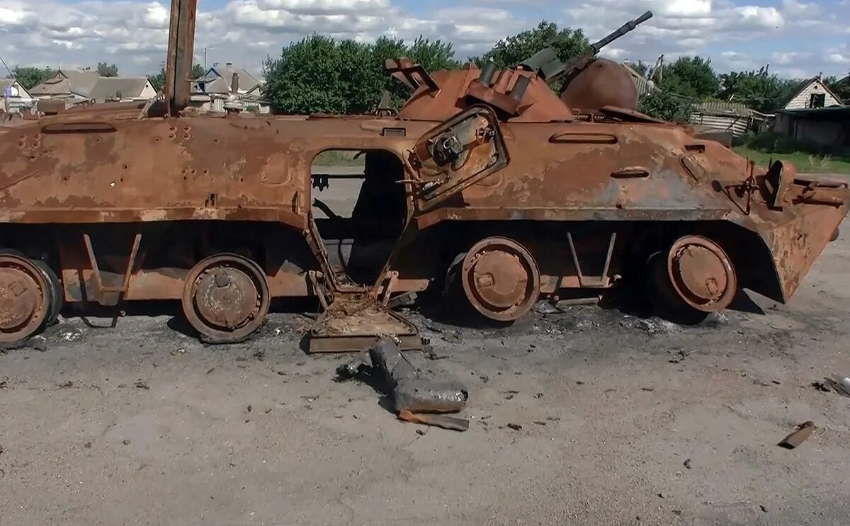Подбитая техника в курской. БТР-4 трофейный.