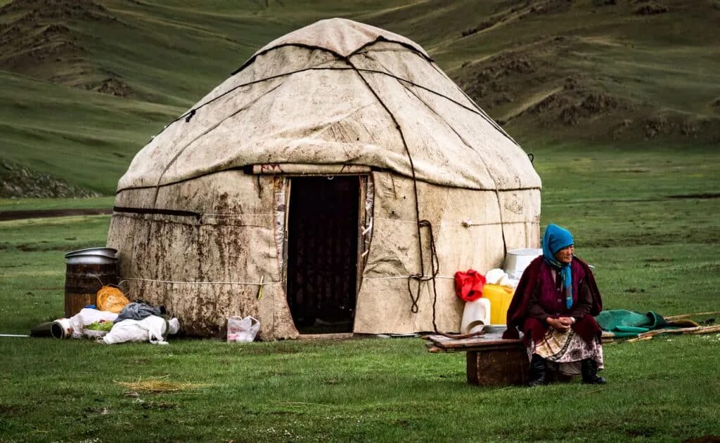 Названия кочевых народов. Юрта Кыргызстан Nomad. Kyrgyzstan юрта. Юрты народов центральной Азии. Юрта это жилище какого народа.