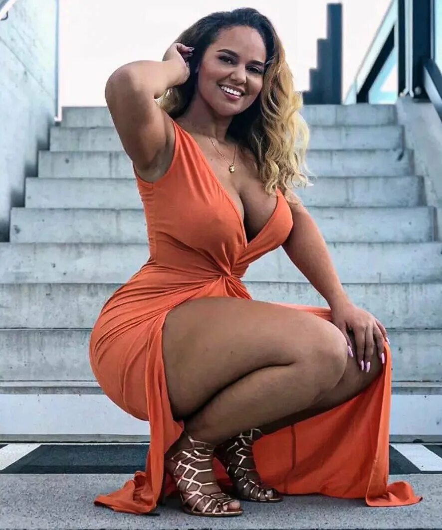 Женщины с пышными ногами. Латеция томас. Пышка габи грегг. Модель + сайз pamela alexandra. Ария джованни модель сайз плюс.