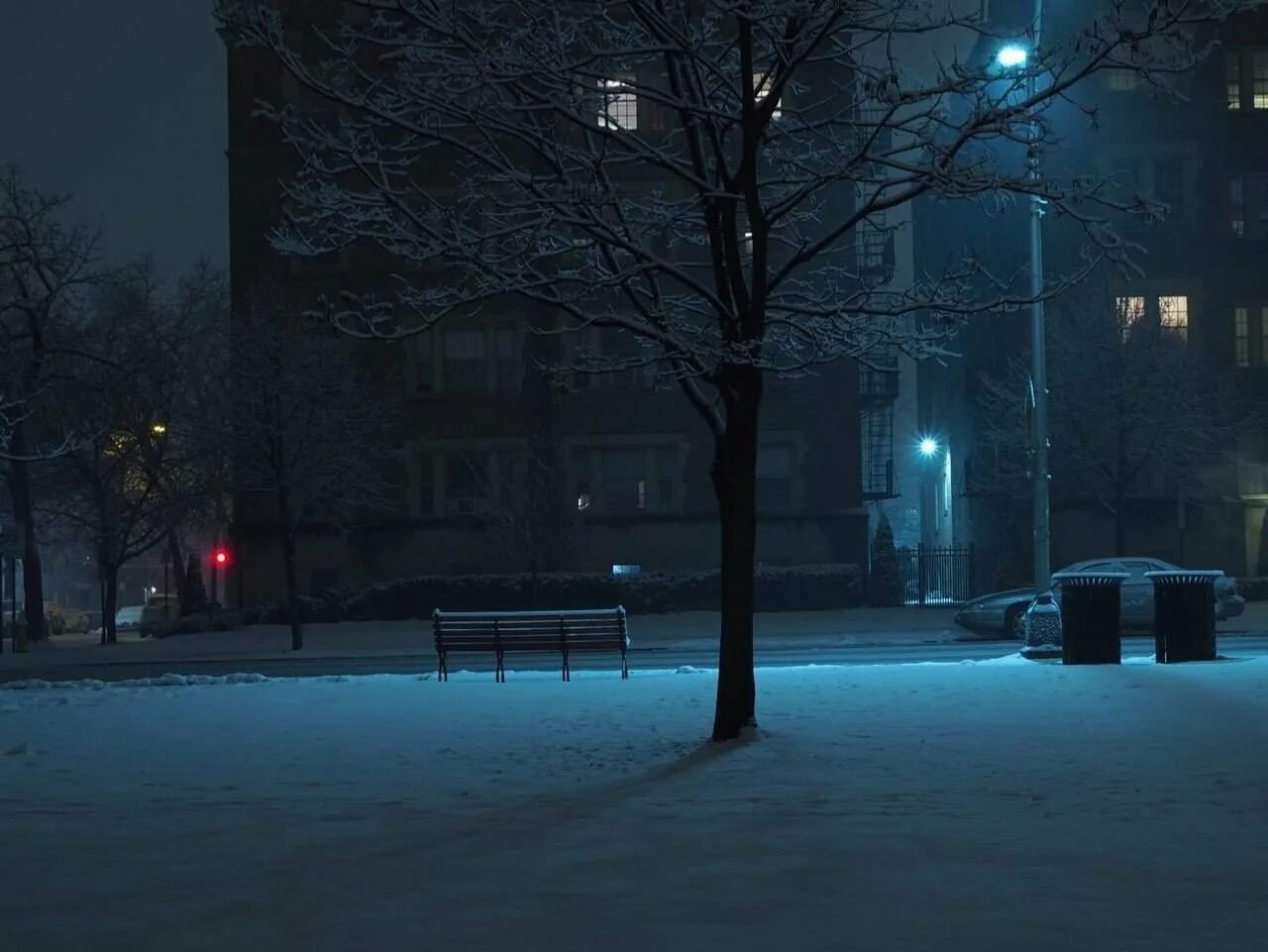Темный холодный вечер. Зима ночь. Темная улица зима. Ночная улица. Зимний двор в городе ночью.