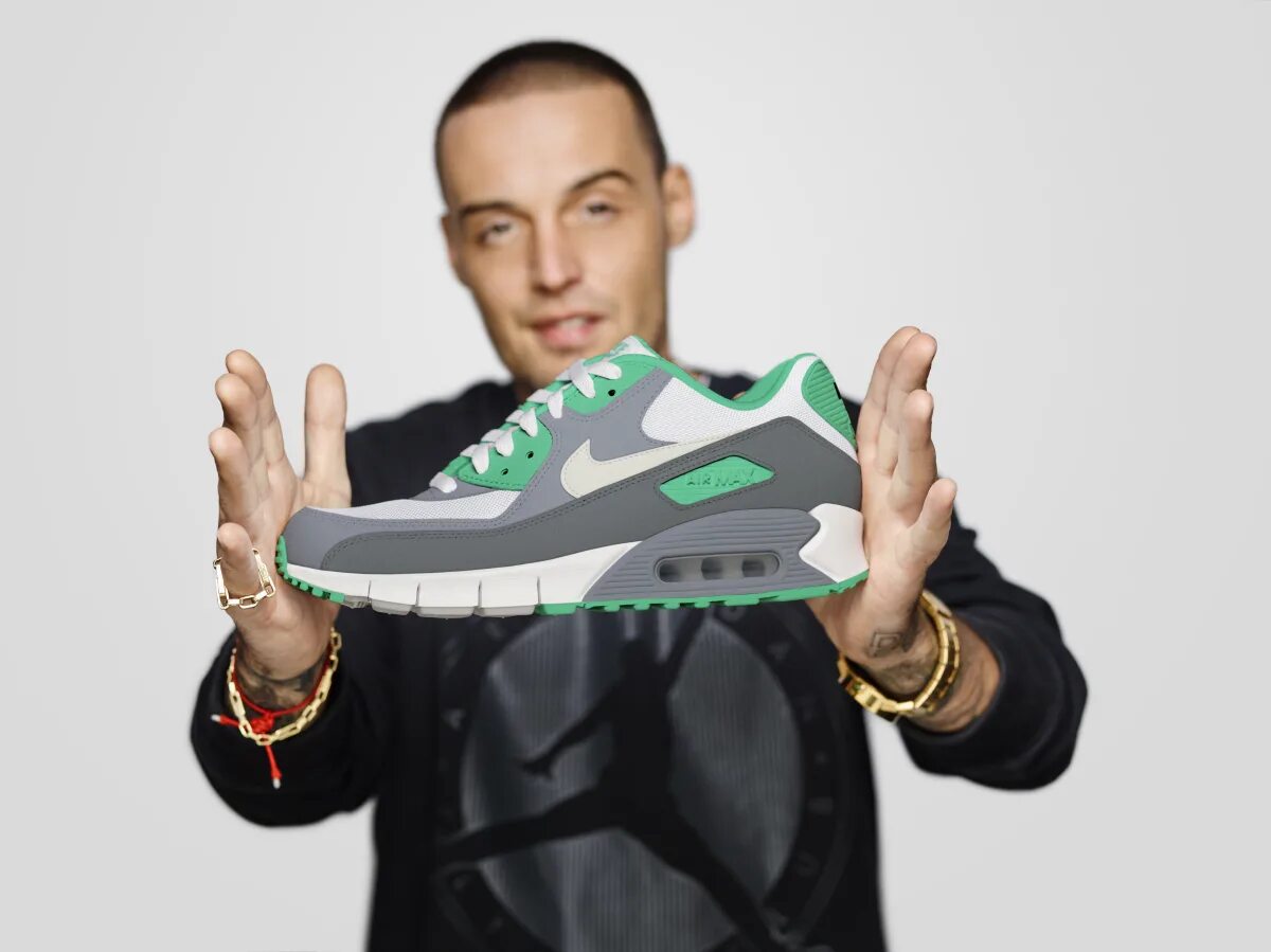 Как стать кроссовком. Гуф в Nike Air Max. Найк Гуф еще. Nike коллаборация 2022. Гуф в 90 АИР Максах.