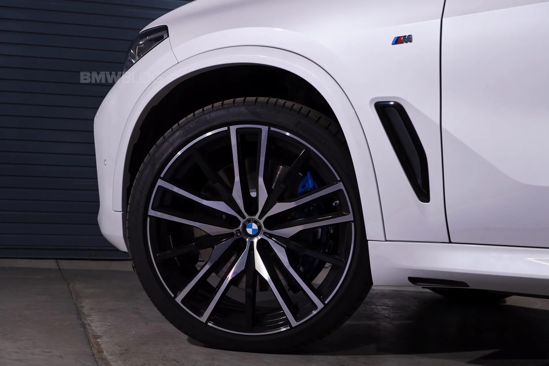 Диски бмв g05 r21. Диски бмв х5 g05 r20. bmw x5 g05 r20 m колеса. колеса bmw x6 r22 g05. диски bmw x5 g05 r22.