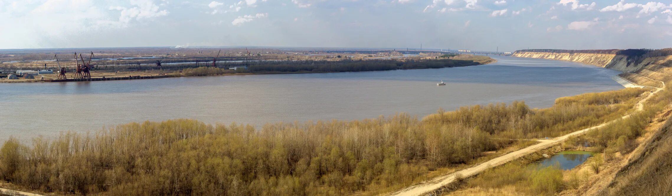 На берегу какой реки расположен тобольск. Река иртыш тобольск. река тобол в тобольске. пойма реки иртыш.