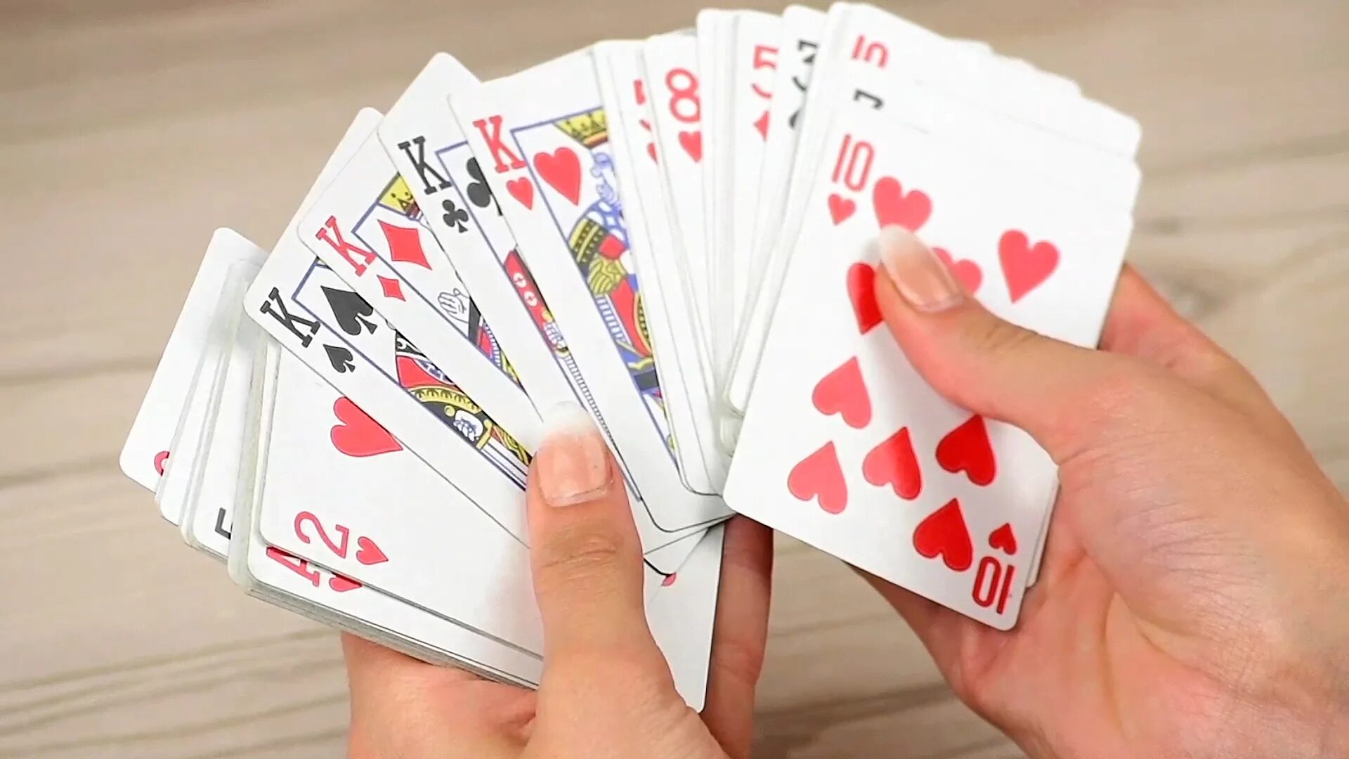 Карты на столе. 4 Короля казино. Card Tricks and games.