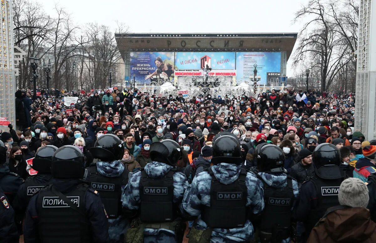 Митинги навального сейчас. Митинг Навального в Москве. Митинг Навального 2021 в Москве. Митинг в поддержку Навального 23 января 2021 Москва. Митинги в России 2021 Навальный.