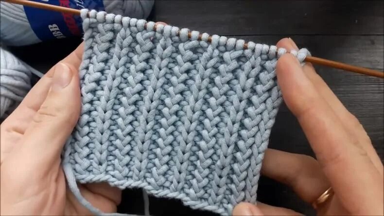 Выпуклая резинка. Узоры с английской резинкой спицами. Резинка спицами 1x3. Резинка спицами видео уроки. Резинка спицами видео уроки.