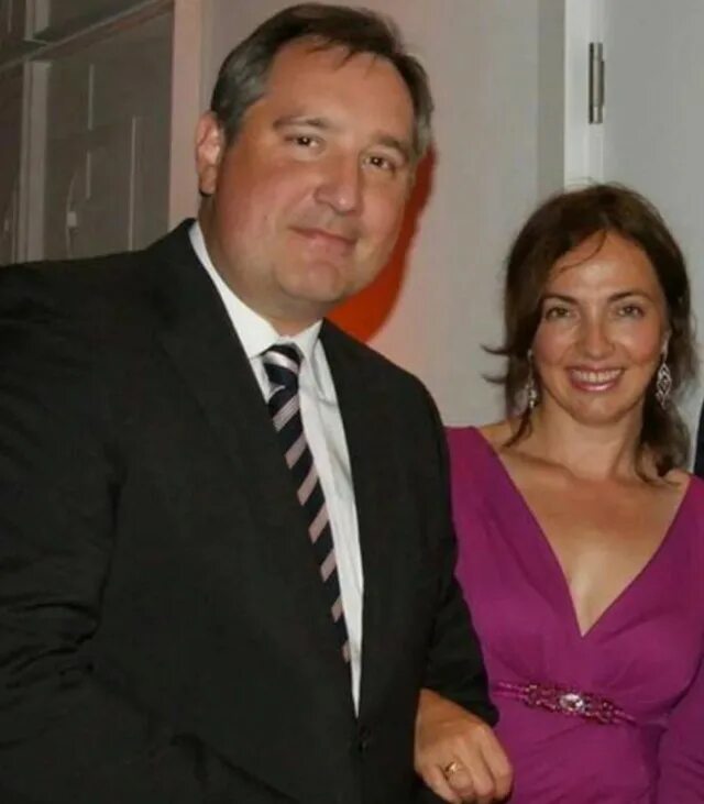 Жена рогозина. Рогозин с супругой. Жена рогозина. Жена рогозина. Жена рогозина.