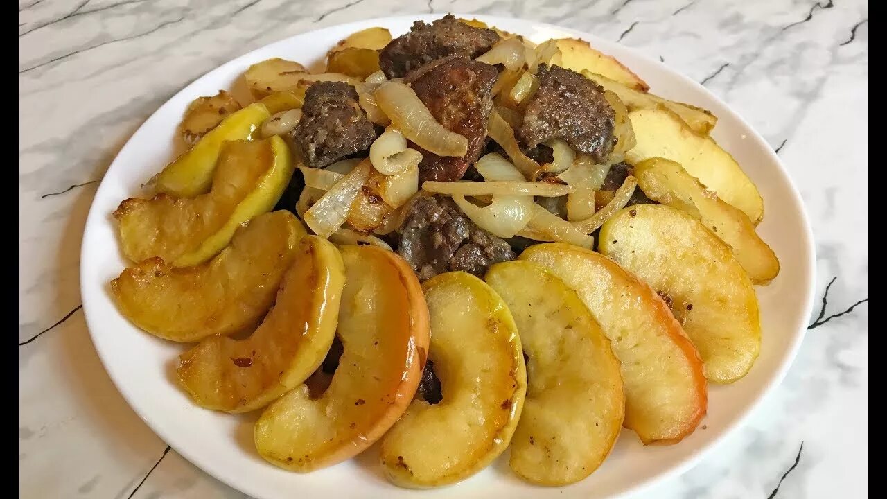 Куриная печень с луком яблоками в духовке