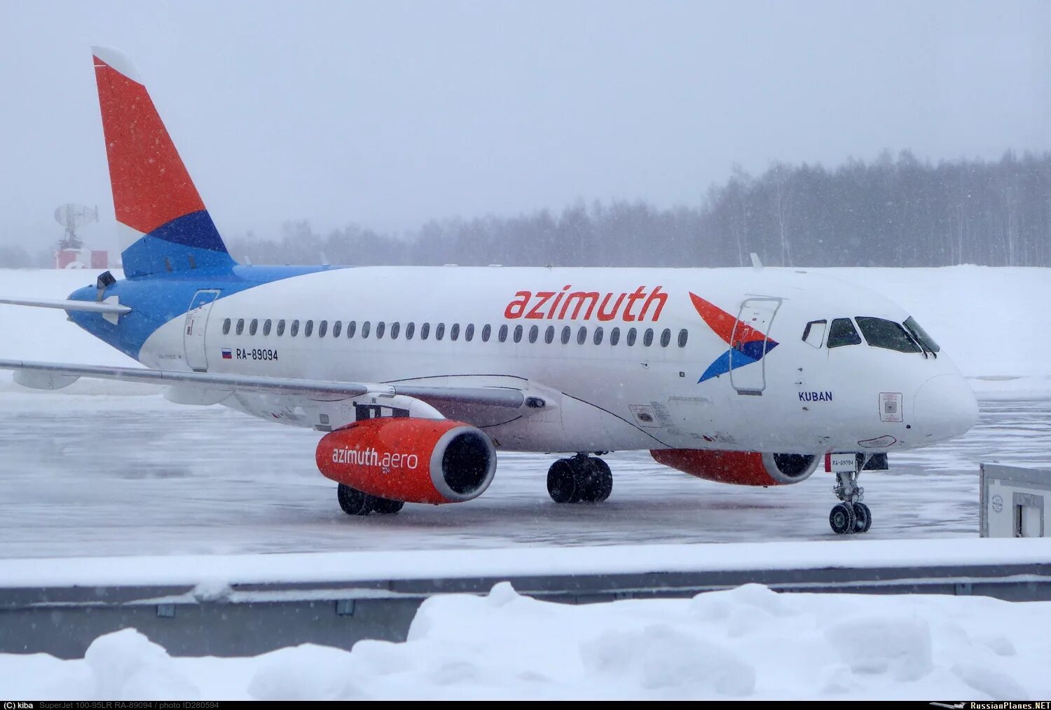 Мин воды баку самолет. Суперджет 100 Азимут. Ra-89094. Самолет Суперджет Азимут. Сухой Суперджет Азимут.