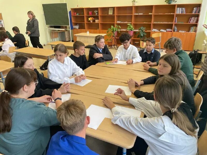 Смирных сахалинская область новая школа. Сахалин пгт смирных. Образование смирных. Школа смирных сахалин. Новая школа смирных.