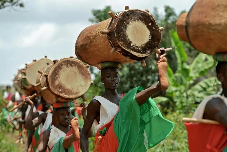 Бурунди ботсвана прогноз. Бурунди. Культура Бурунди. Барабаны Бурунди. Хозяйство Бурунди.
