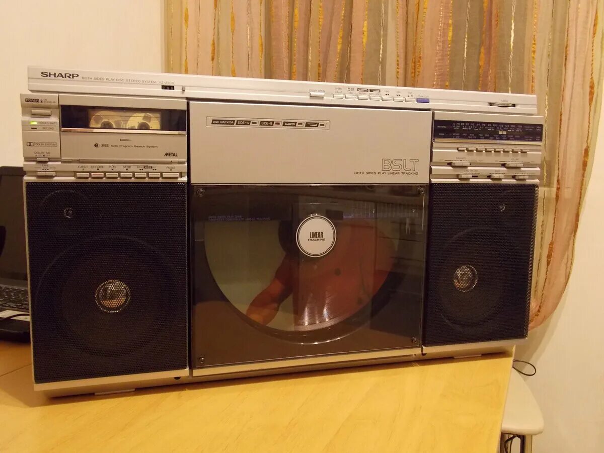 Sharp qt-93. Двухкассетный магнитофон sharp 939. S шарп. Си шарп. Микроволновка sharp r872.