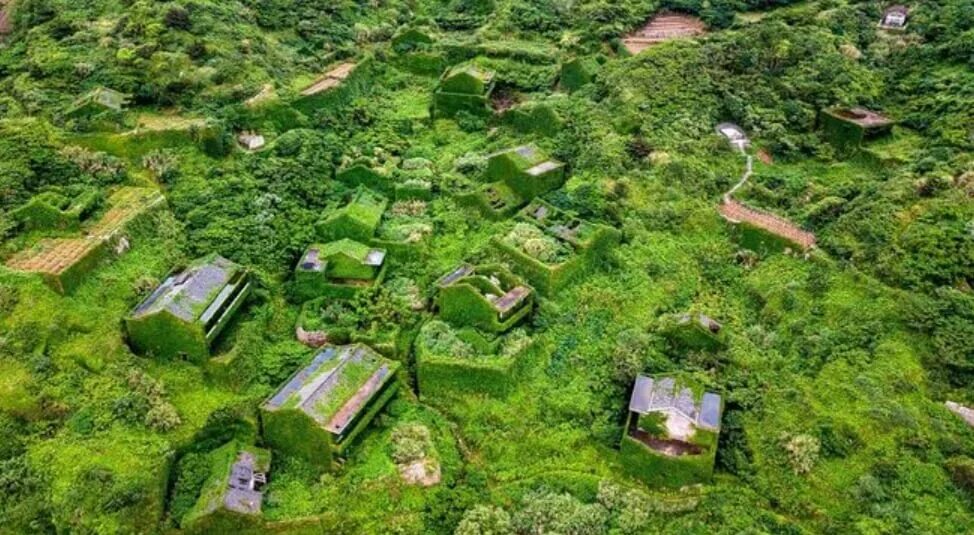 Заброшенная деревня остров шенгси. Архипелаг шенгси китай заброшенная рыбацкая деревня. Хоутоувань деревня призрак. Заброшенная китайская деревня хутуван. Заброшенная рыбацкая деревня хутуван.