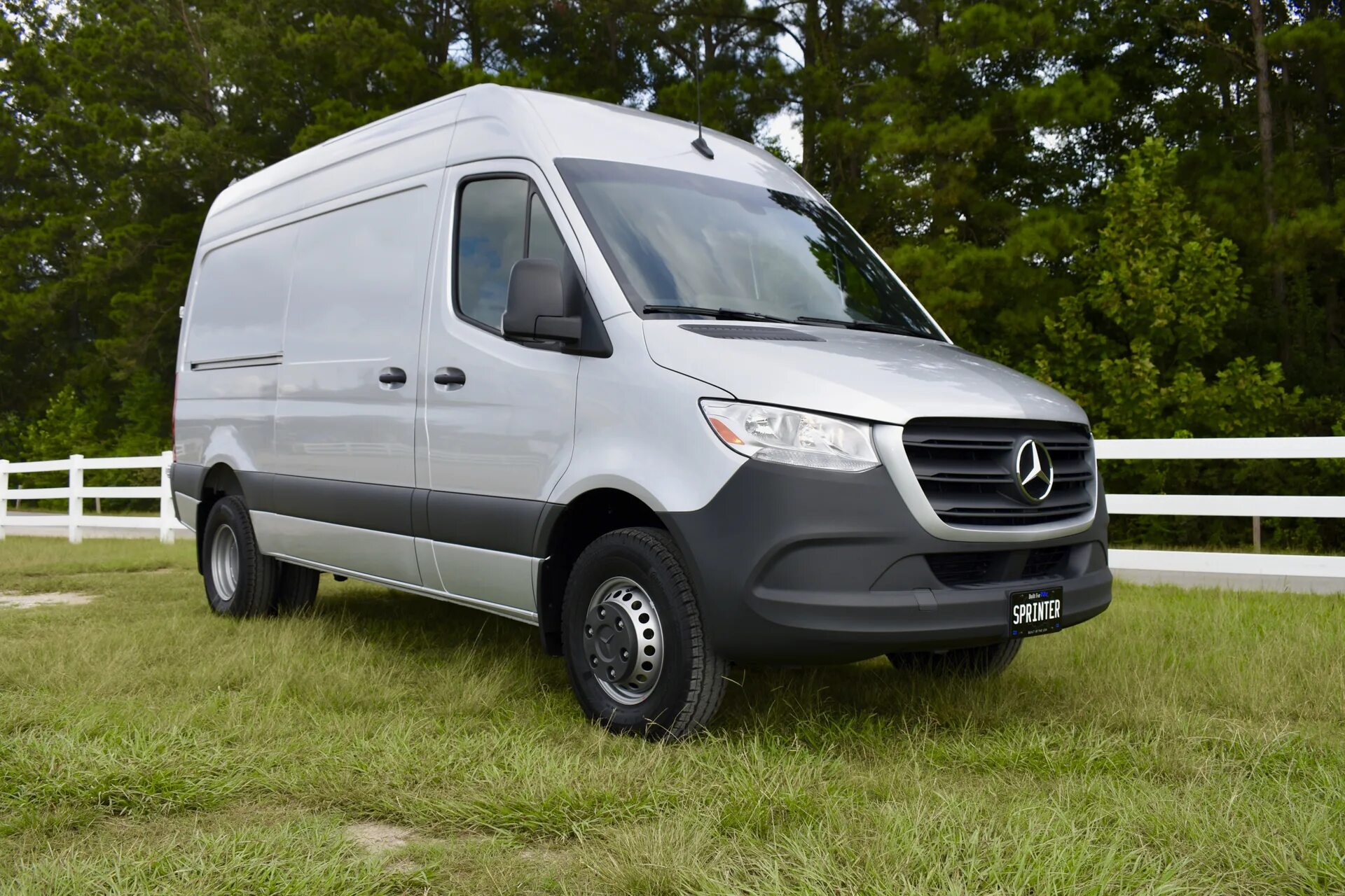 Mercedes-Benz Sprinter 3500. Мерседес-Бенц Спринтер 2019. Мерседес Спринтер 2019. Мерседес Спринтер 2020 фургон.