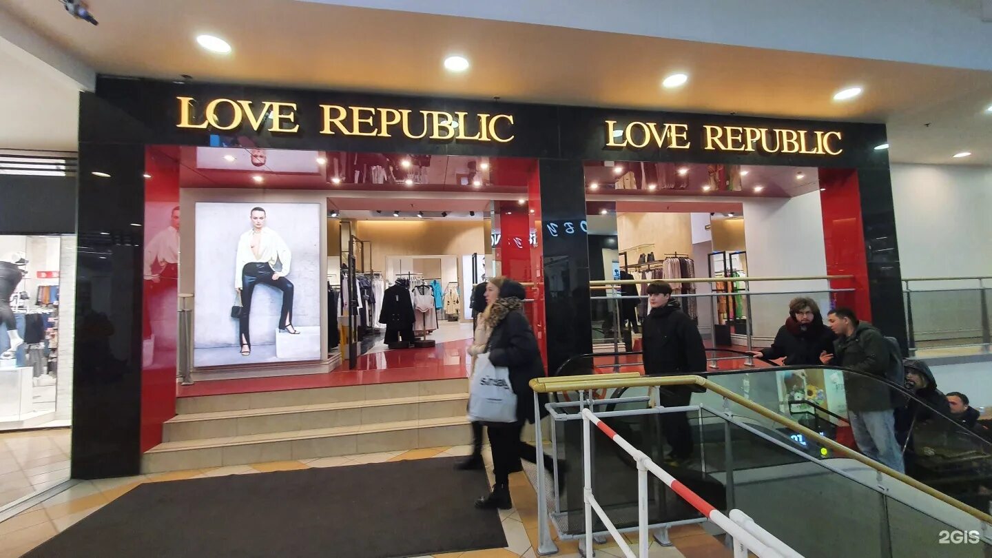 Love republic бренд история. Love republic авиапарк. Сайт магазина love. Реклама одежды love republic. Лав репаблик реклама.