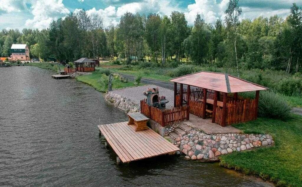 Пироговское водохранилище беседки. Смолино парк мангальная зона. РК "Рыбацкая деревня - форелевая речка (ВДНХ)". Рыбацкая деревня Ленинградская область. Рыболовная база озеро