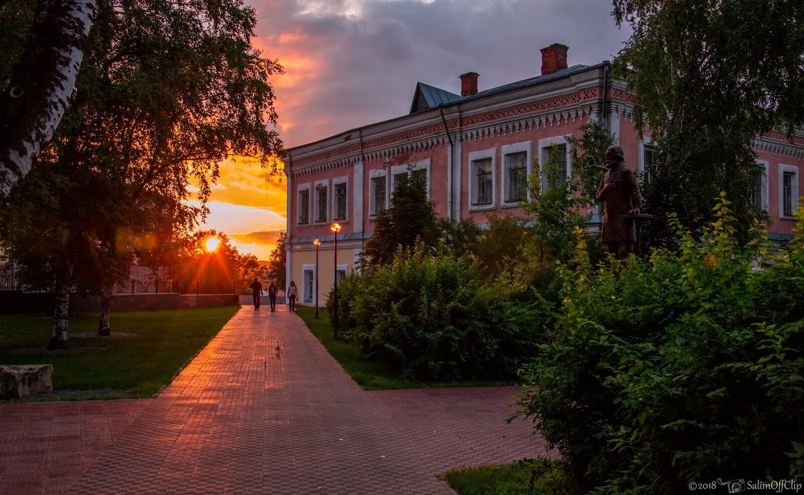 Жизнь кунгурова. Сквер Губкина Кунгур. Кунгур Пермский край. Особняк Губкина Кунгур. Кунгур Купеческий город.