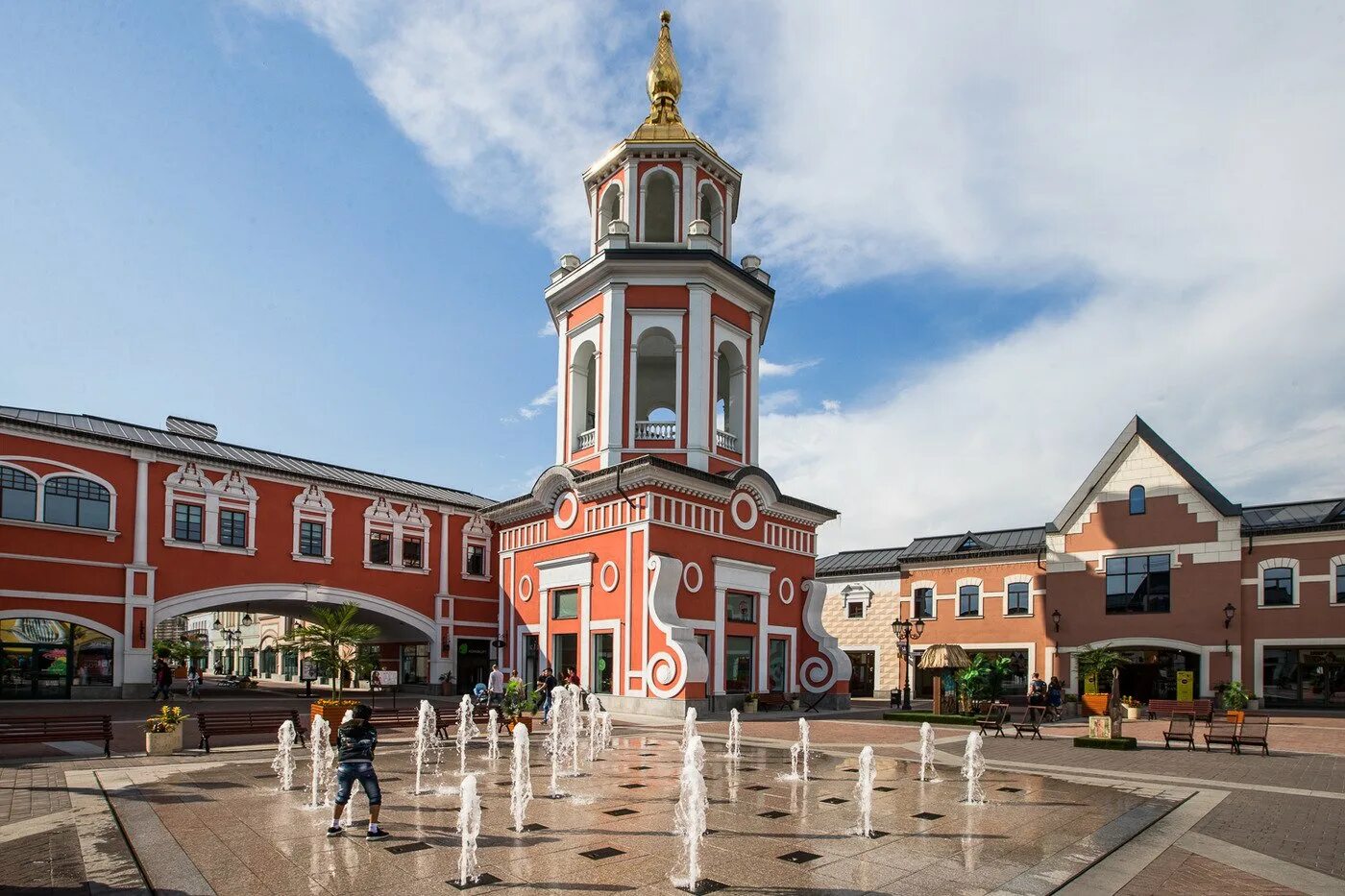 Outlet фото. Аутлет Вилладж Котельники. Аутлет белая дача Котельники. Аутлет Вилладж белая дача. Аутлет Вилладж белая дача магазины.