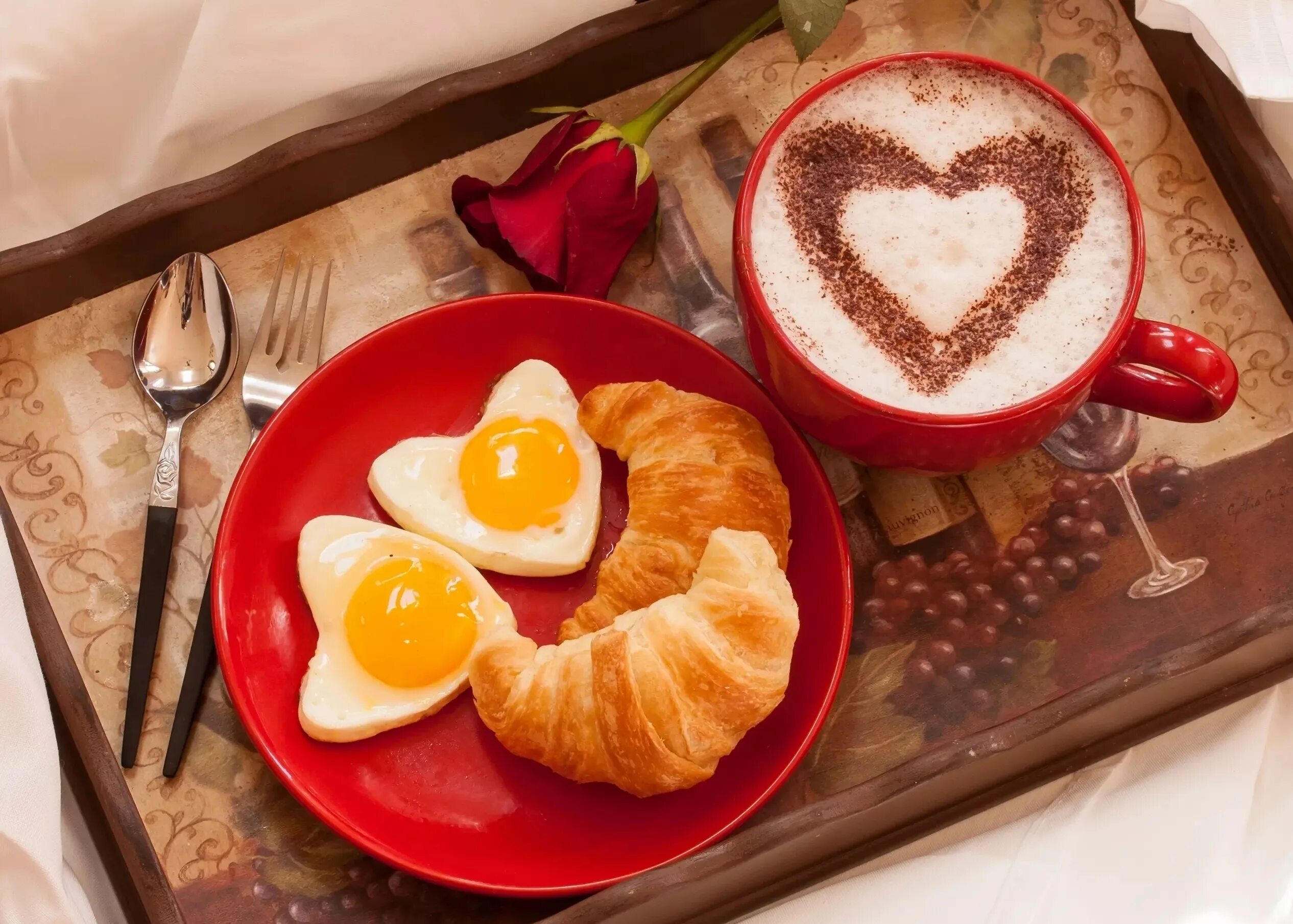 Завтрак. Романтичный завтрак. Завтрак в постель парню. Красивый завтрак в постель.