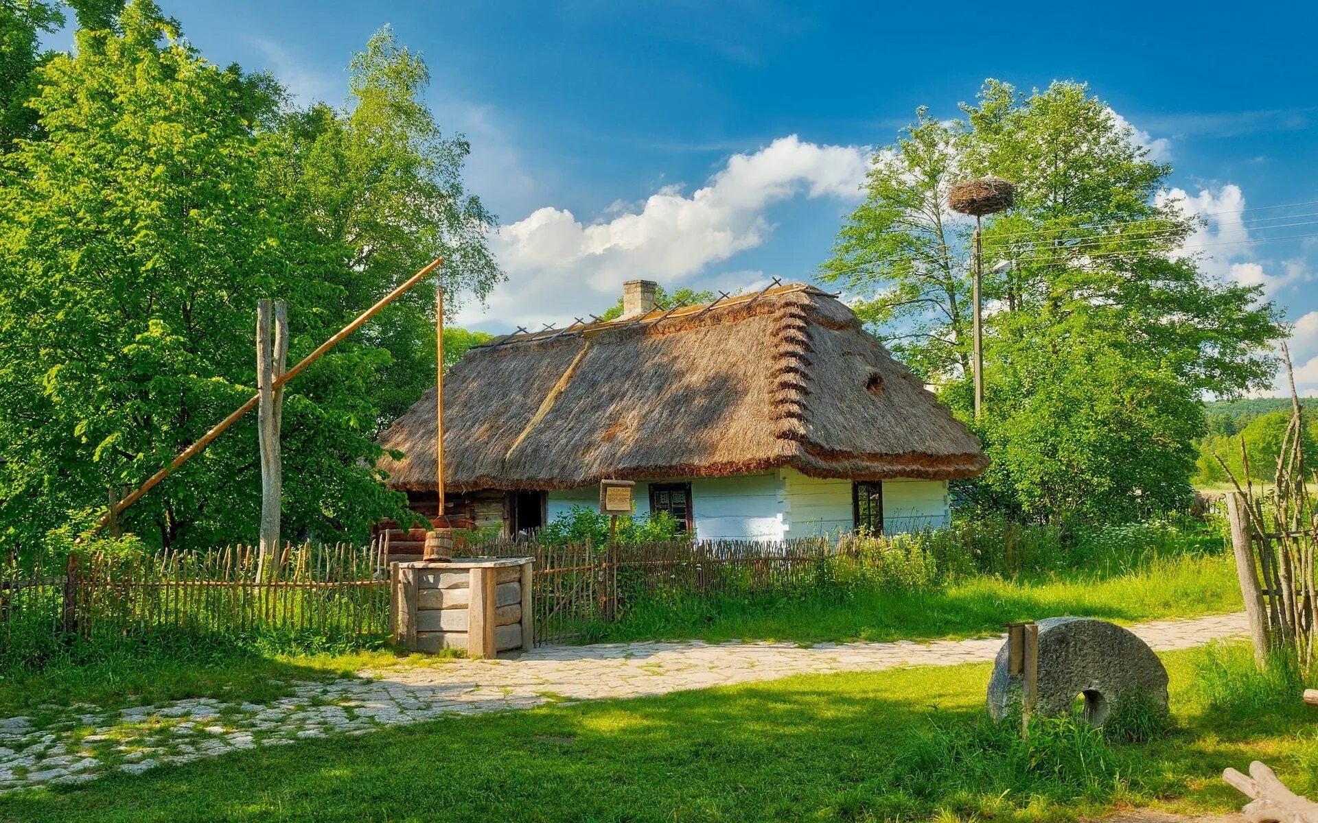 Украинское село украинское село. Хата и двор в Западной Украине. Хутор в Белоруссии. Белоруссия пейзаж Хутор.