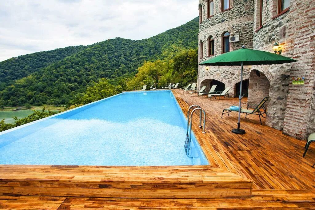 Грузия отели в горах. Роял батони грузия. royal batoni hotel грузия. кахетия грузия бассейн. отель kazbegi грузия.