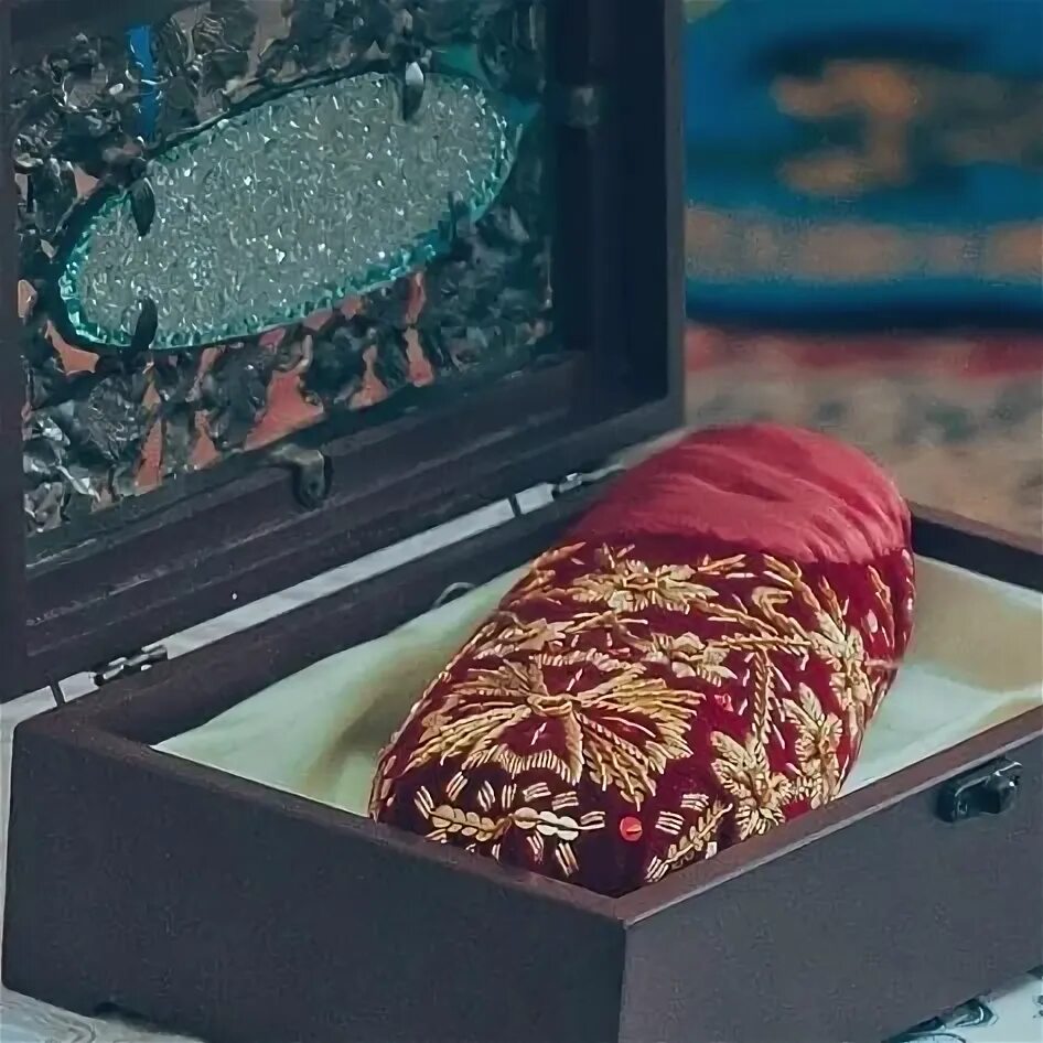 Святой спиридон тримифунтский башмачок. Тапочек спиридона тримифунтского. Тапочек св спиридона тримифунтского. Башмачок спиридона тримифунтского с корфу. Тапочек св спиридона тримифунтского.