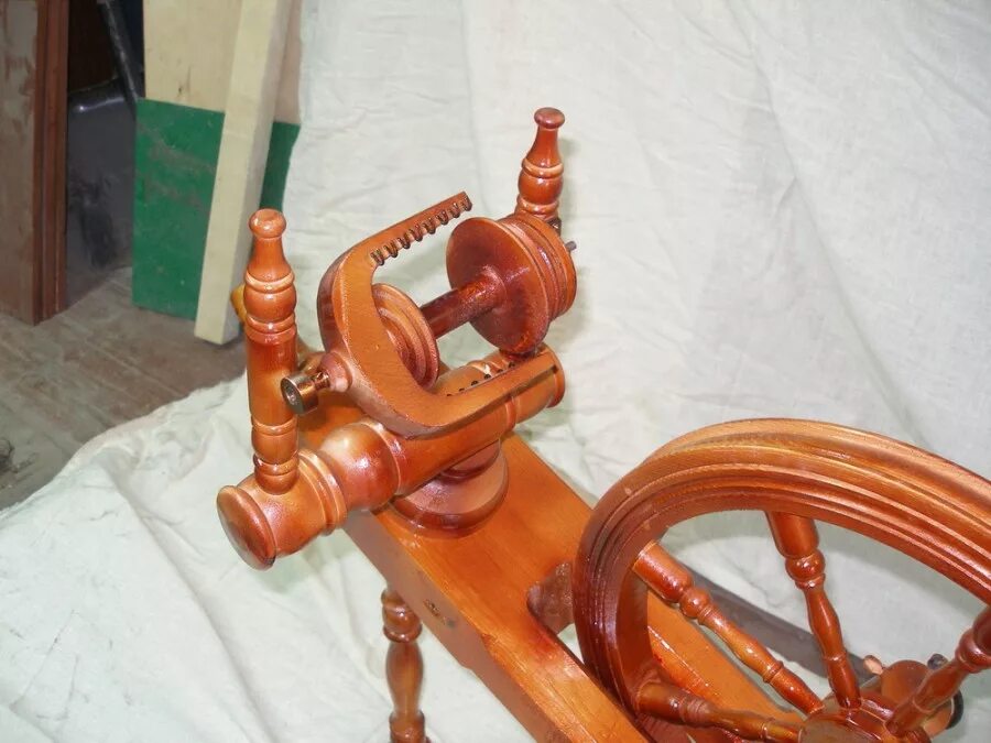 Прялка да винчи. Прялка самопрялка. Прялка чухонка. Самопрялка лежак. Средневековая прялка.