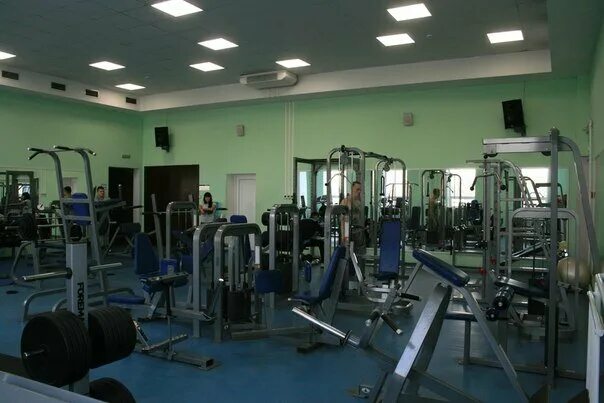 Спортивный зал казань. Ватан спортивный комплекс Казань. Тренажерный зал Ватан Казань. Ватан Казань спортзал. Казань Дербышки тренажерный зал спектр.