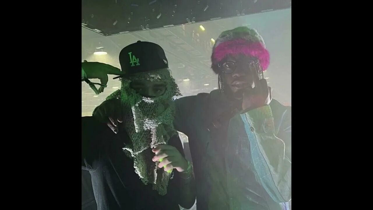 Yeat on tha. Yeat без маски. kankan money.